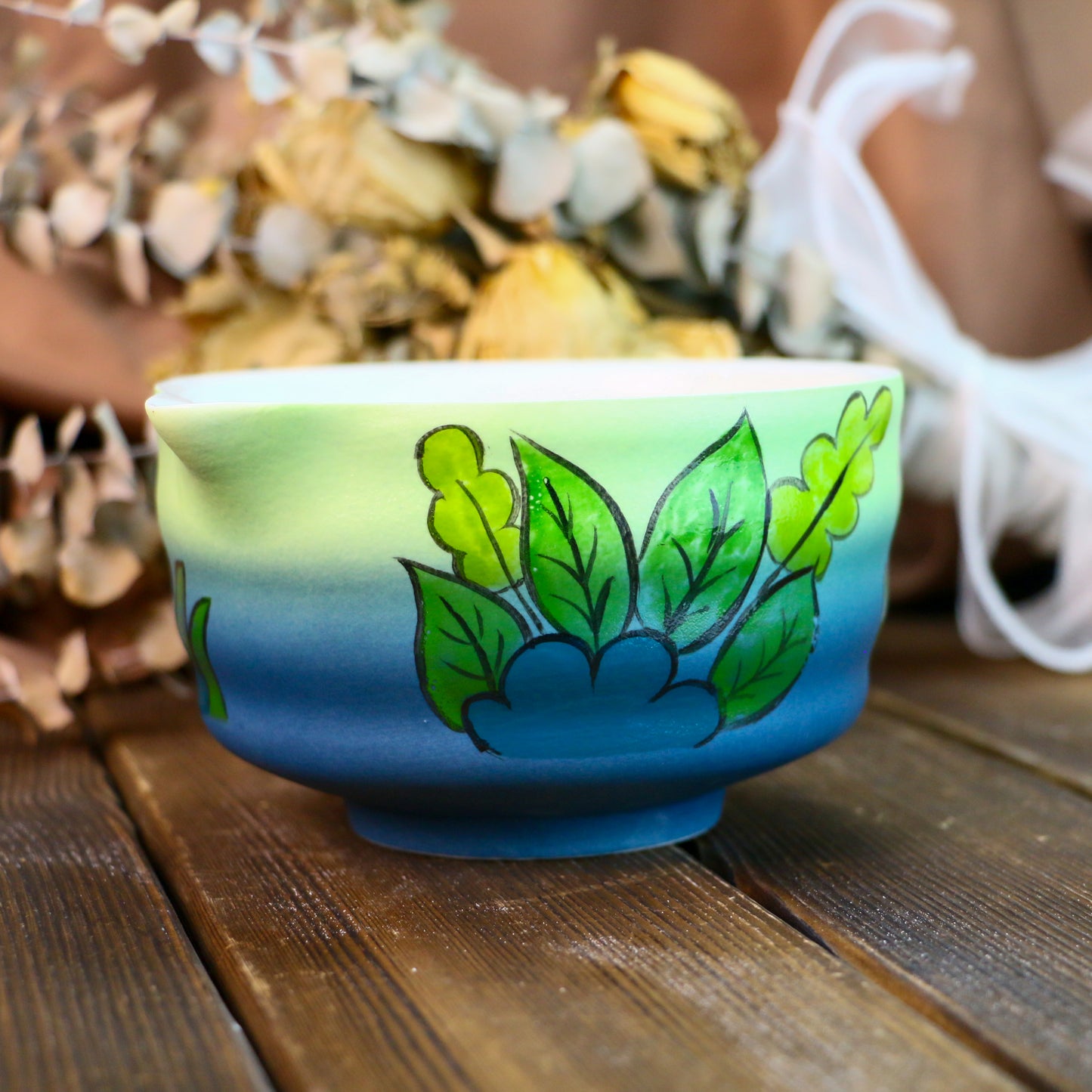 Nature-Inspired Pottery Matcha Bowl – Handmade Gradient Glaze Tea Bowl with Leaf Pattern