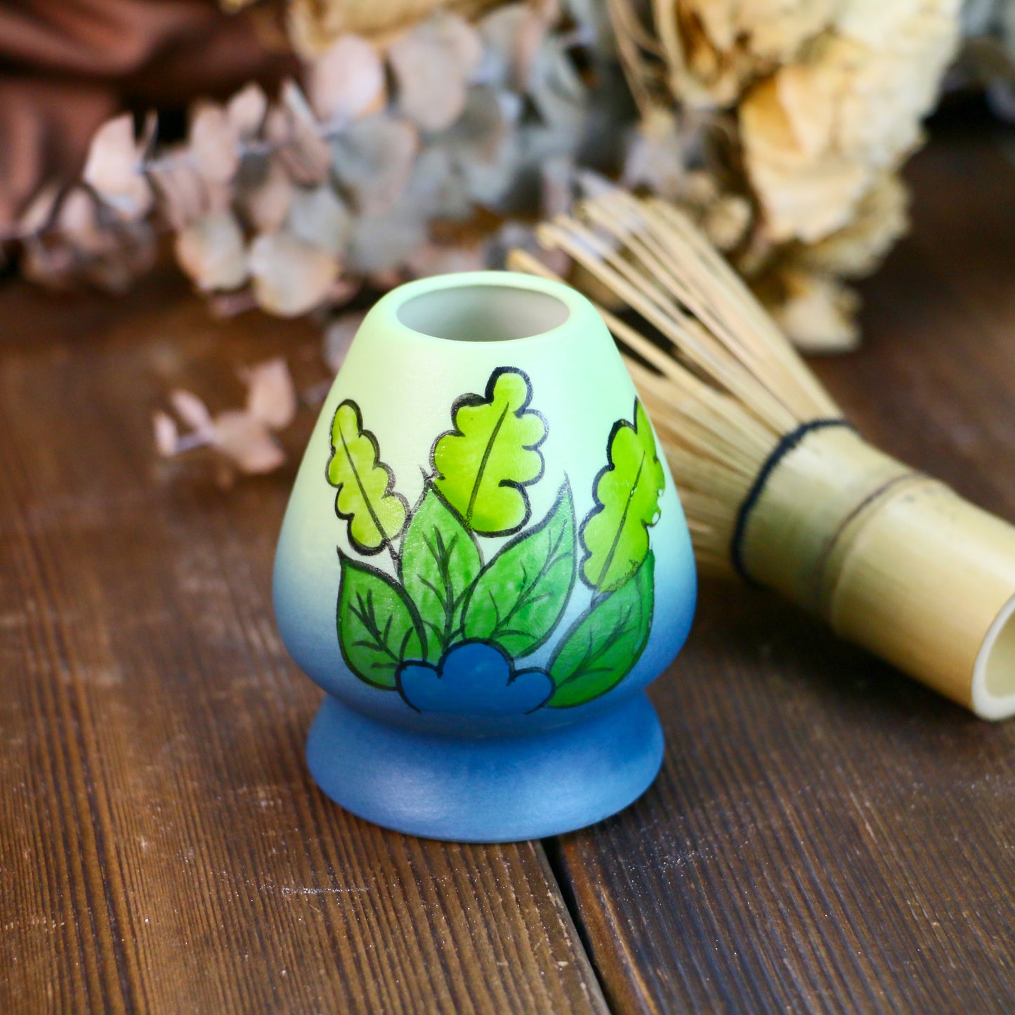 Handmade Ceramic Gradient Glaze Whisk Stand – Matcha Holder with Leaf Pattern