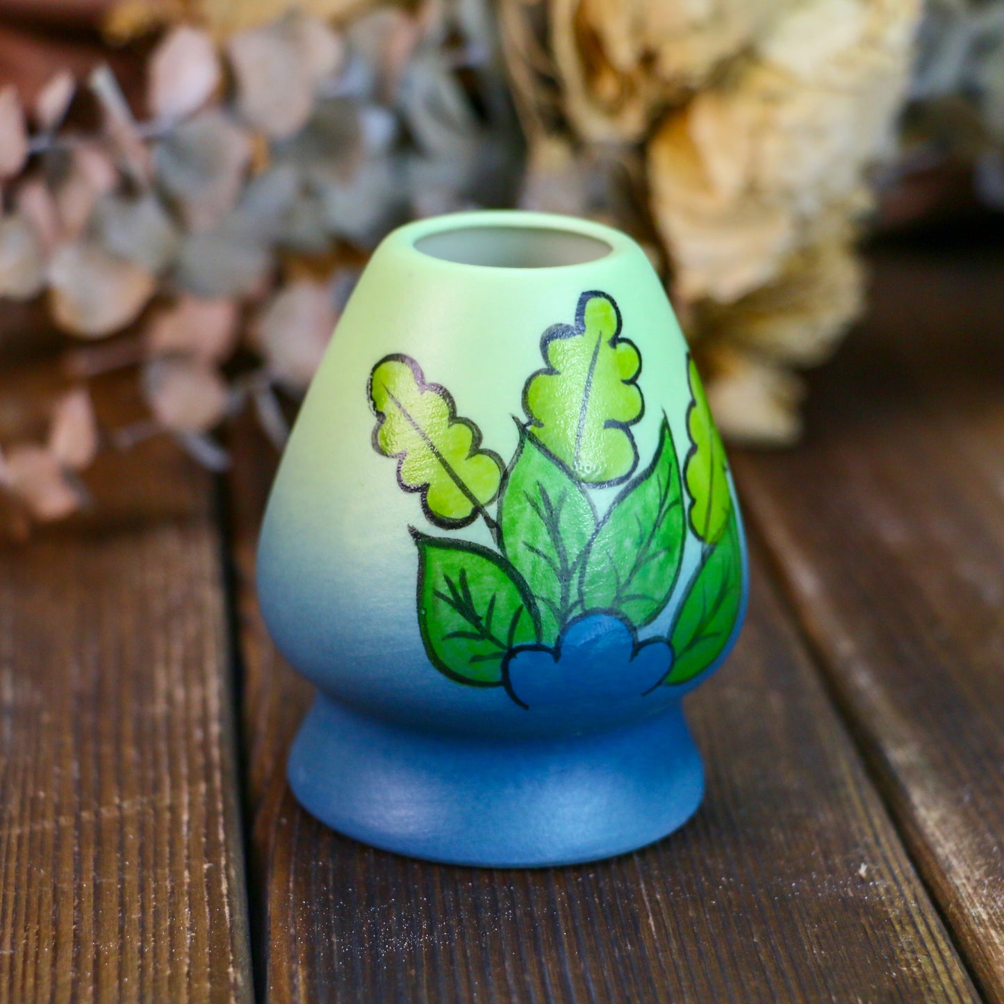 Handmade Ceramic Gradient Glaze Whisk Stand – Matcha Holder with Leaf Pattern