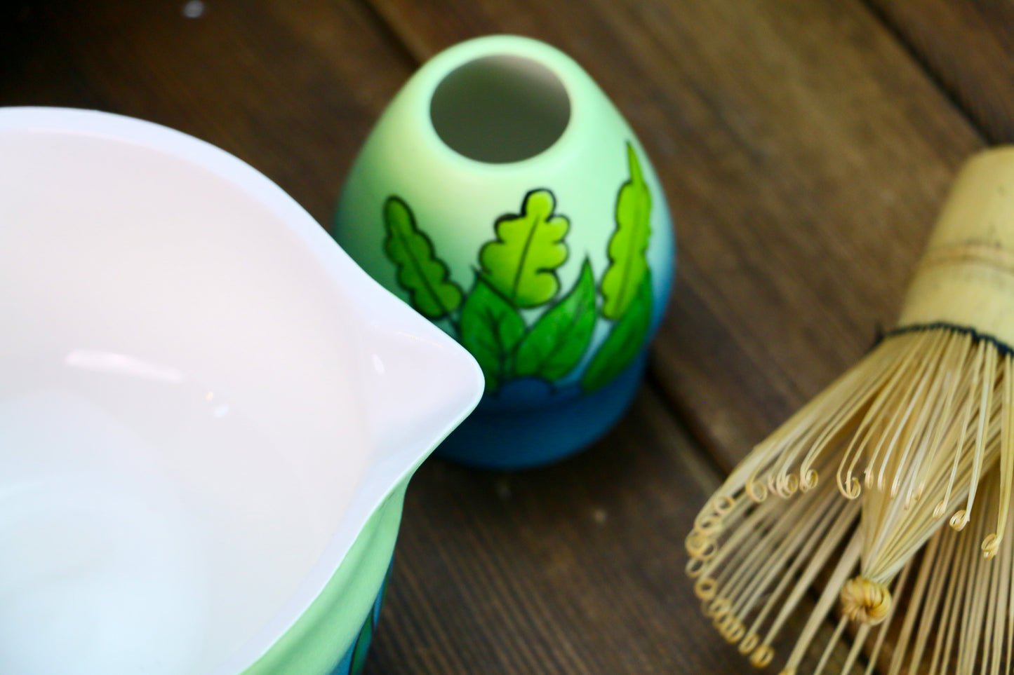 Nature-Inspired Pottery Matcha Bowl – Handmade Gradient Glaze Tea Bowl with Leaf Pattern