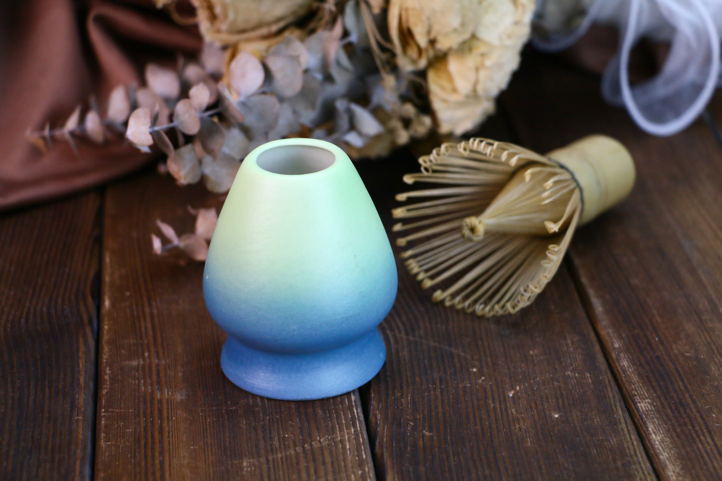 Handmade Ceramic Gradient Glaze Whisk Stand – Matcha Holder with Leaf Pattern