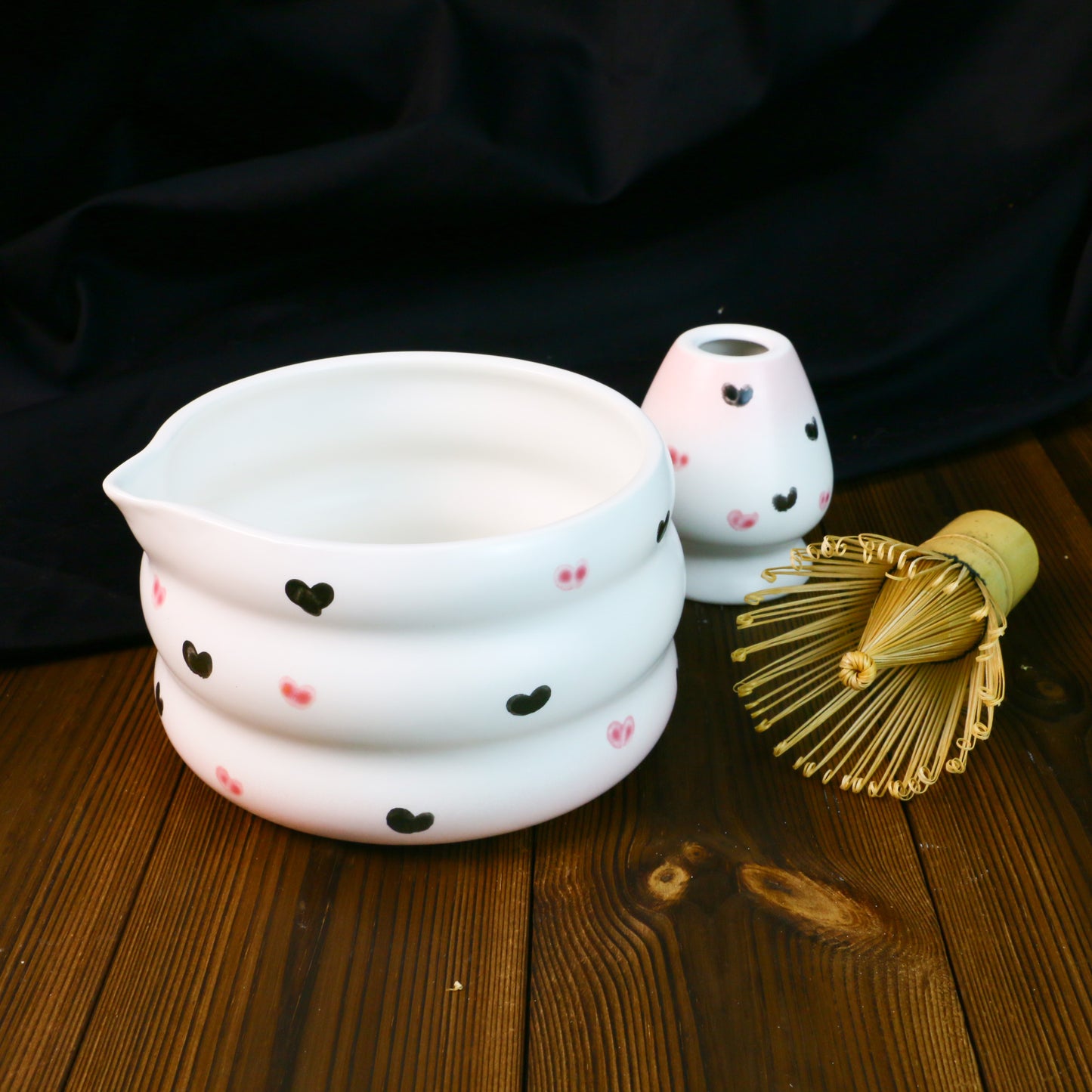 Handmade Ceramic Matcha Bowl – Wavy Ceramic Tea Bowl with Elegant Heart Details