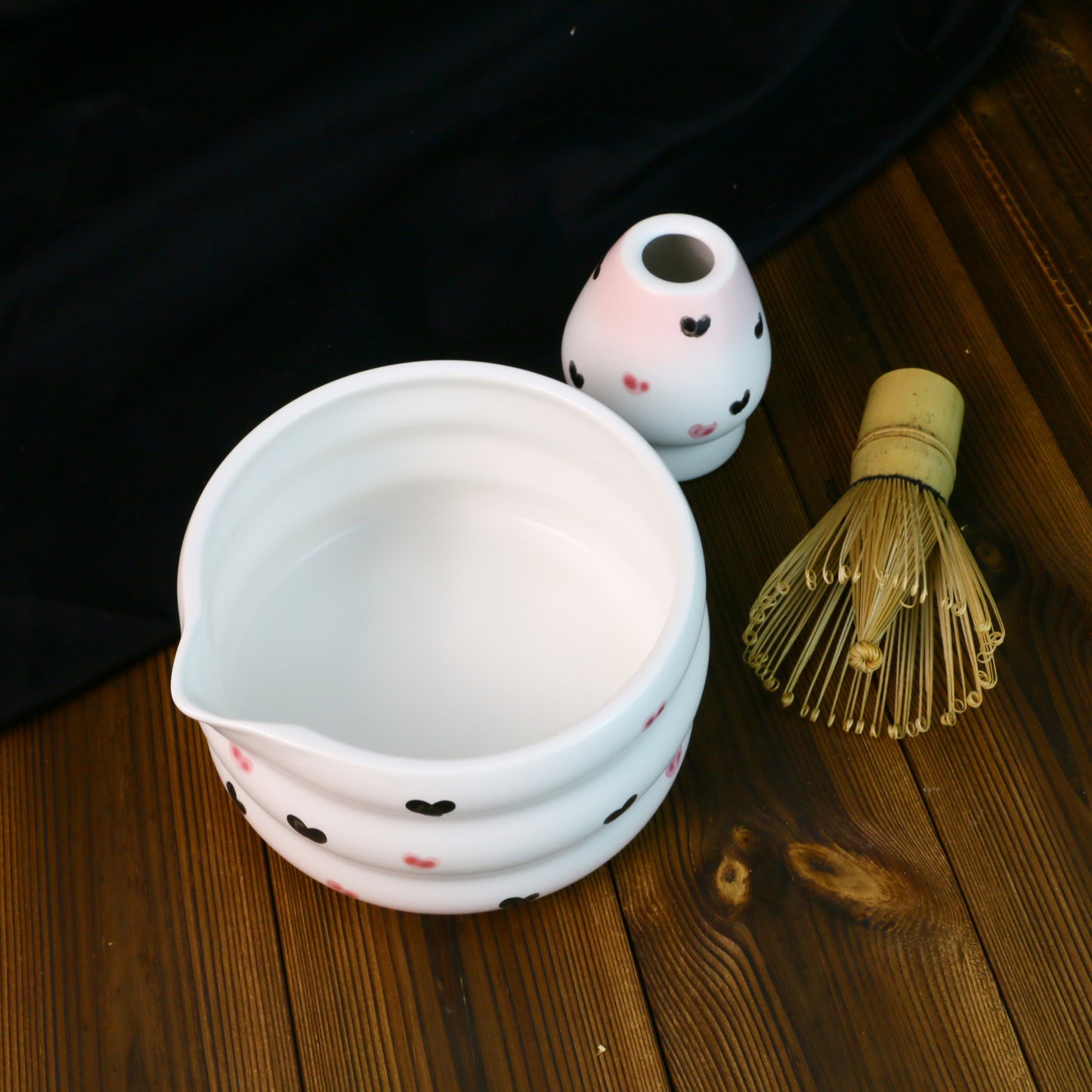 Handmade Ceramic Matcha Bowl – Wavy Ceramic Tea Bowl with Elegant Heart Details