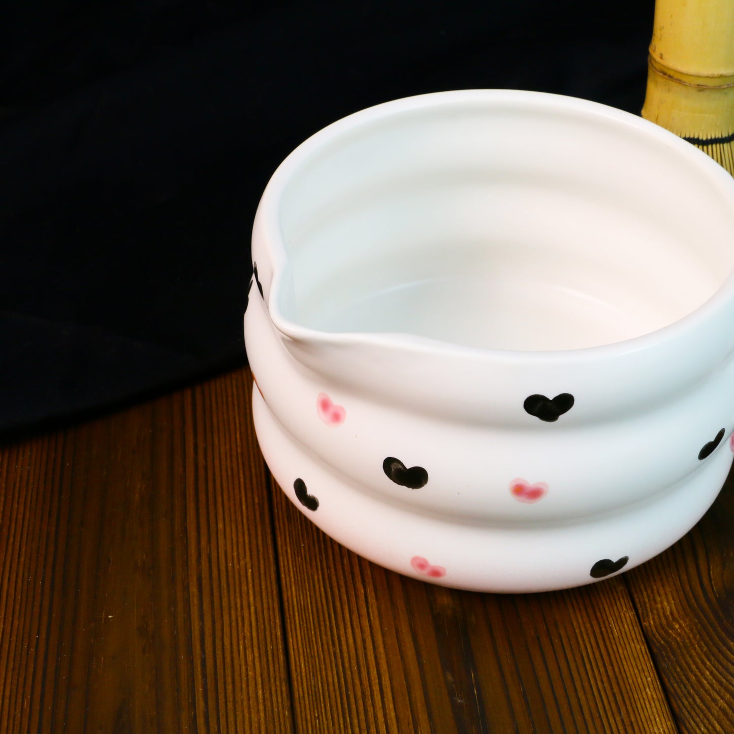 Handmade Ceramic Matcha Bowl – Wavy Ceramic Tea Bowl with Elegant Heart Details