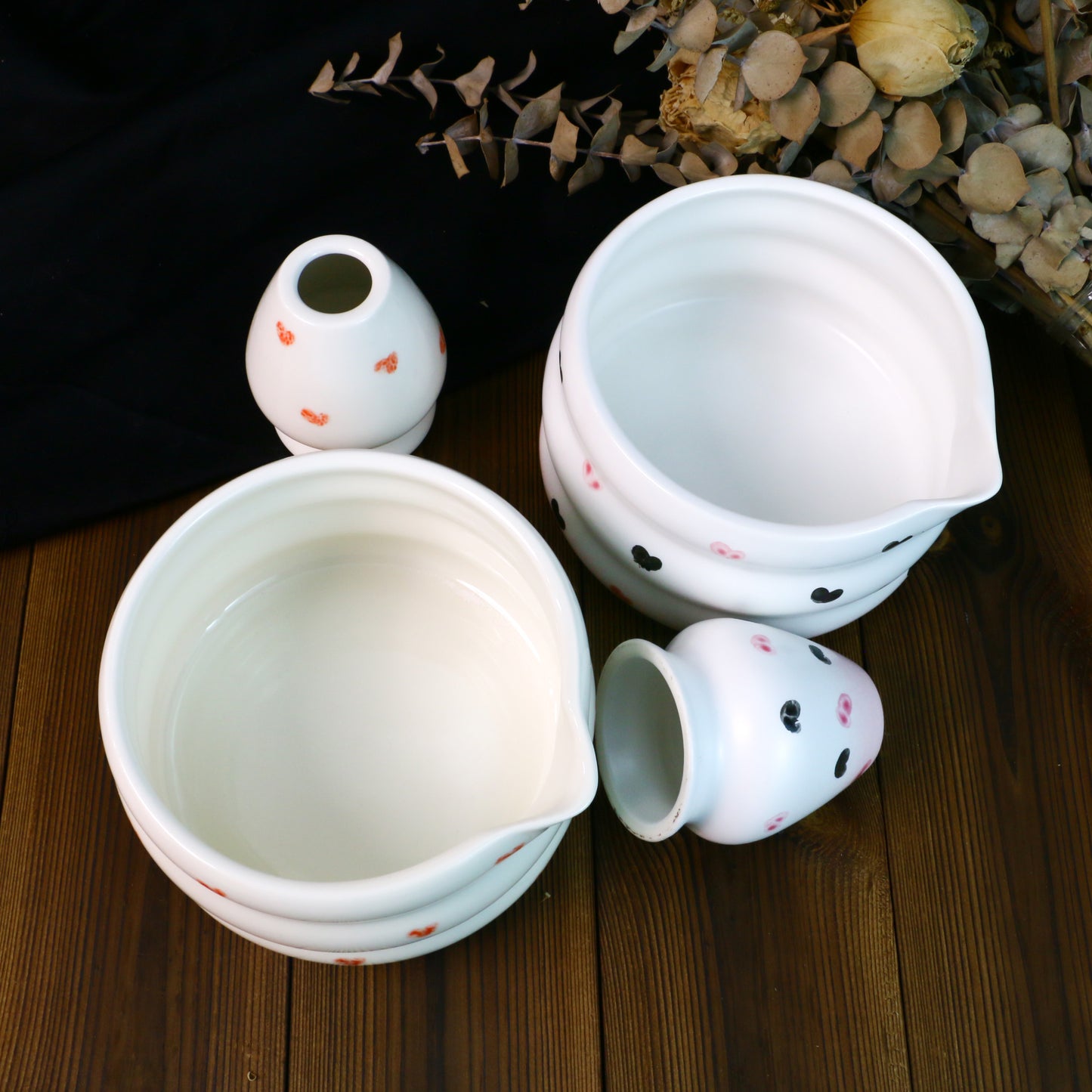 Handmade Ceramic Matcha Bowl – Wavy Ceramic Tea Bowl with Elegant Heart Details