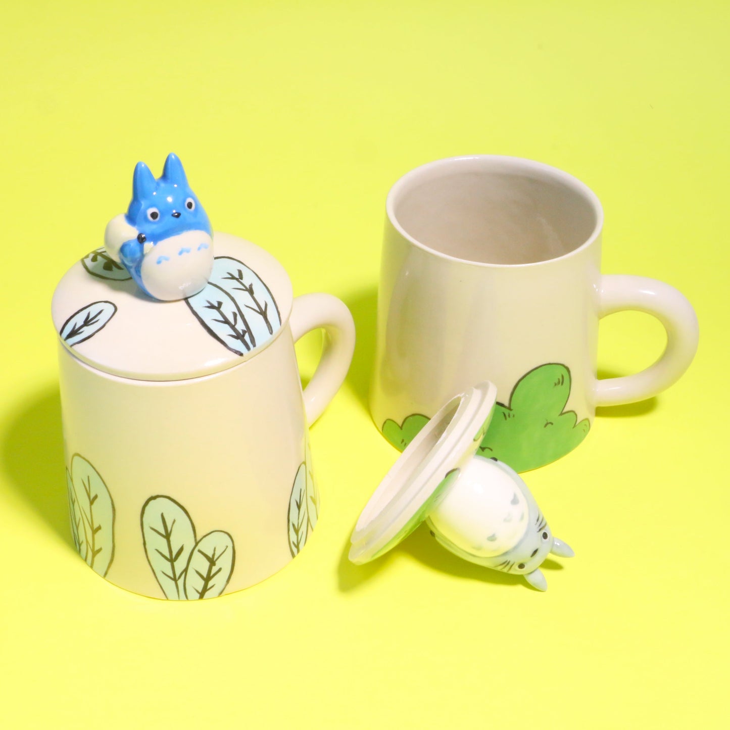 Totoro Große Keramiktasse mit Deckel – Handgemachte Ghibli-inspirierte Tasse für Kaffeeliebhaber