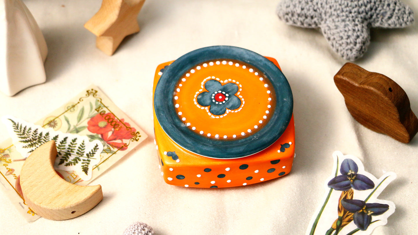 Custom Square Ceramic Pet Urn – Personalized Keepsake Urn for Pet Ashes with Heart & Flower Design