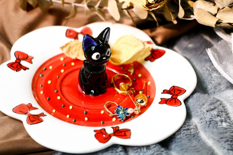 Jiji Handmade Ceramic Cat Ring Dish – Cute Anime-Inspired Jewelry Tray & Personalized Wedding Gift