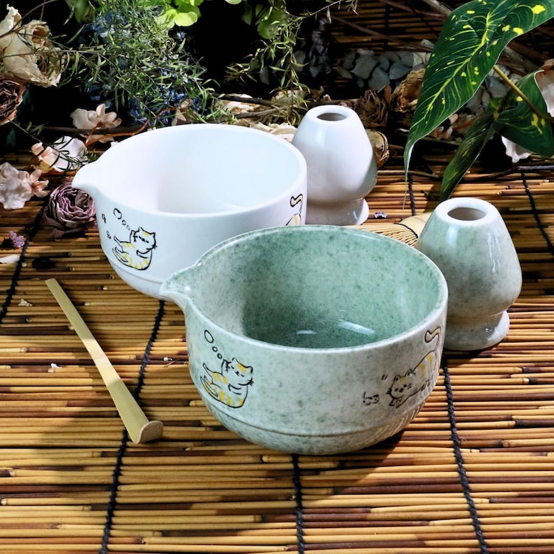 Handcrafted Ceramic Matcha Bowl with Cat Design —— Tea Set Gift