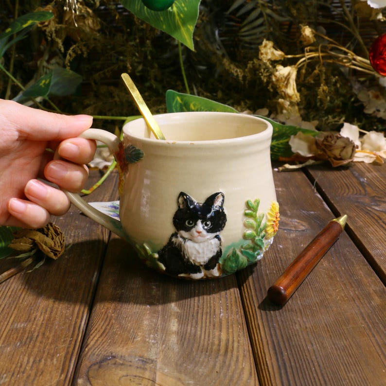 Custom Hand-Sculpted Pet Statue Mug – 3D Ceramic Portrait Cup with Floral Details