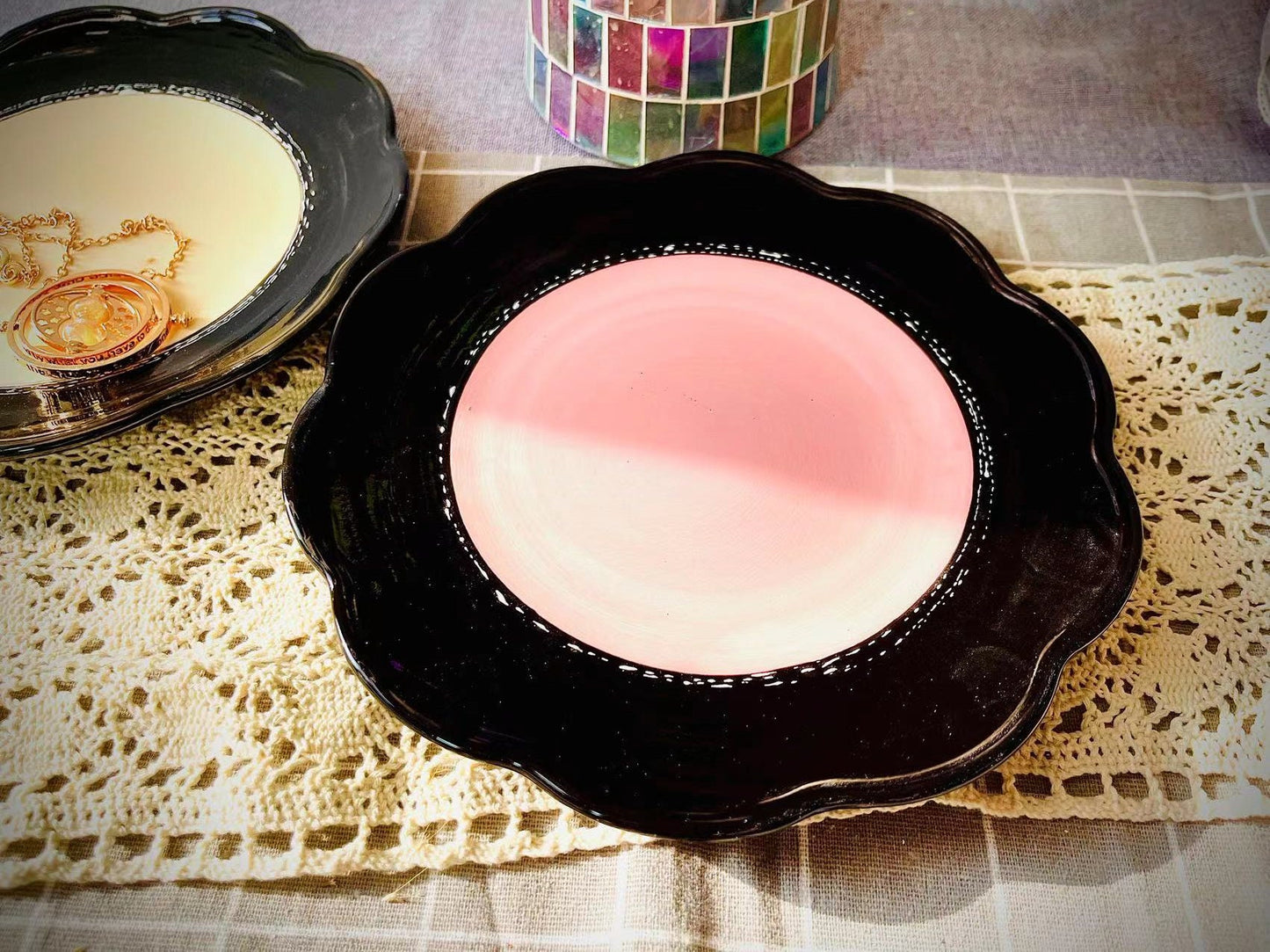 Hand-Painted Dual Color Ceramic Plate with Scalloped Edge - Elegant and Unique Design for Home Decor