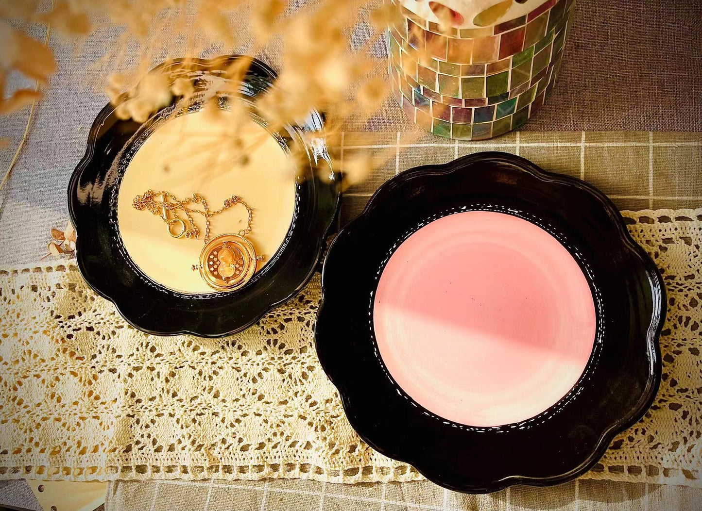 Hand-Painted Dual Color Ceramic Plate with Scalloped Edge - Elegant and Unique Design for Home Decor
