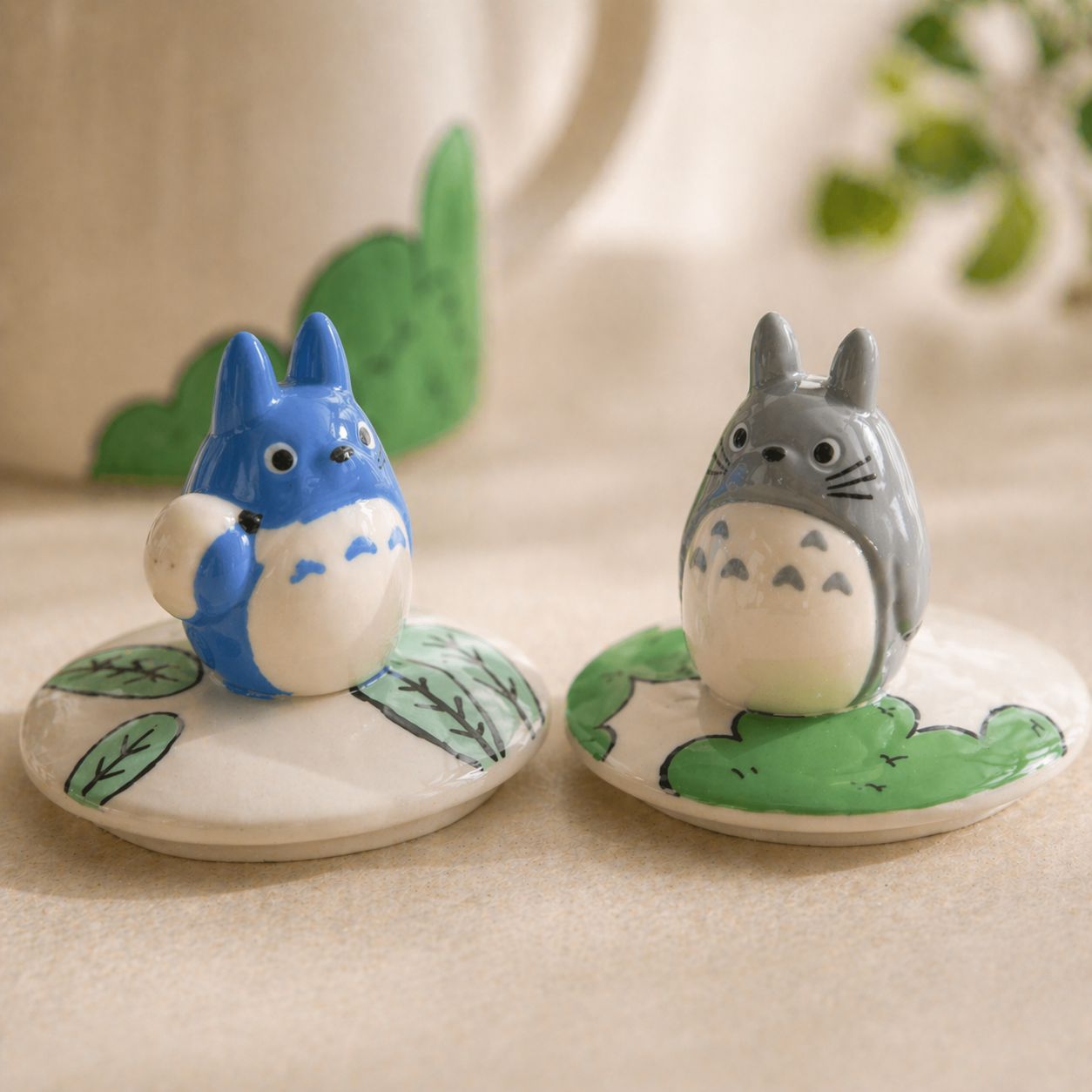 Totoro Große Keramiktasse mit Deckel – Handgemachte Ghibli-inspirierte Tasse für Kaffeeliebhaber