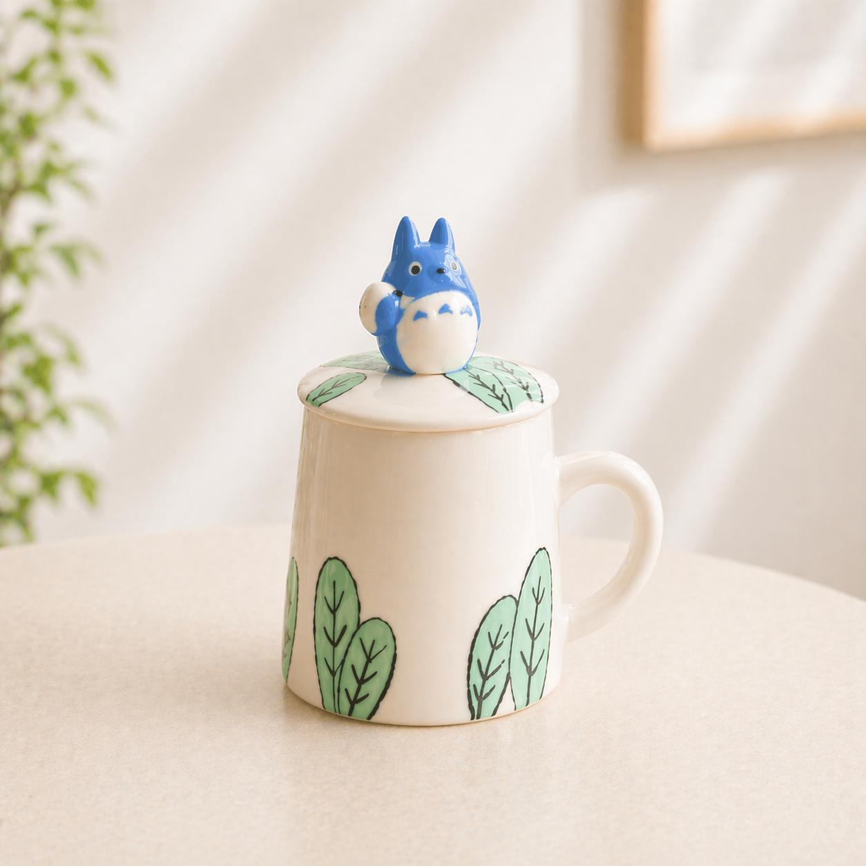 Totoro Große Keramiktasse mit Deckel – Handgemachte Ghibli-inspirierte Tasse für Kaffeeliebhaber