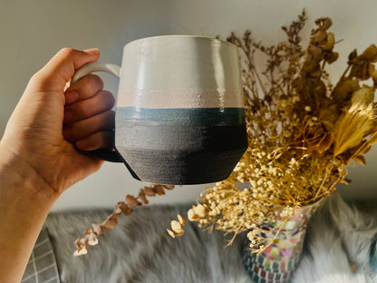 Handgefertigte Keramiktasse – Erdtöne &amp; handbemalte Farbverlaufstasse