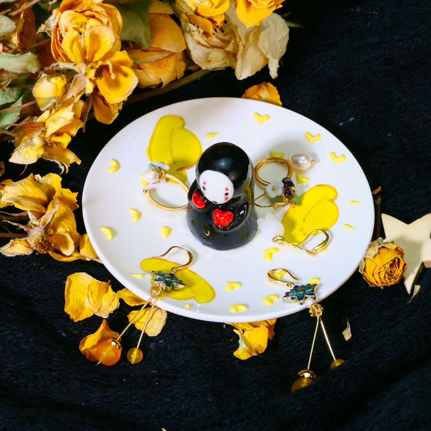 No Face Man Ring Dish, Handmade Figurine Trinket Dish, Anime Jewelry Tray with 3D Heart Design
