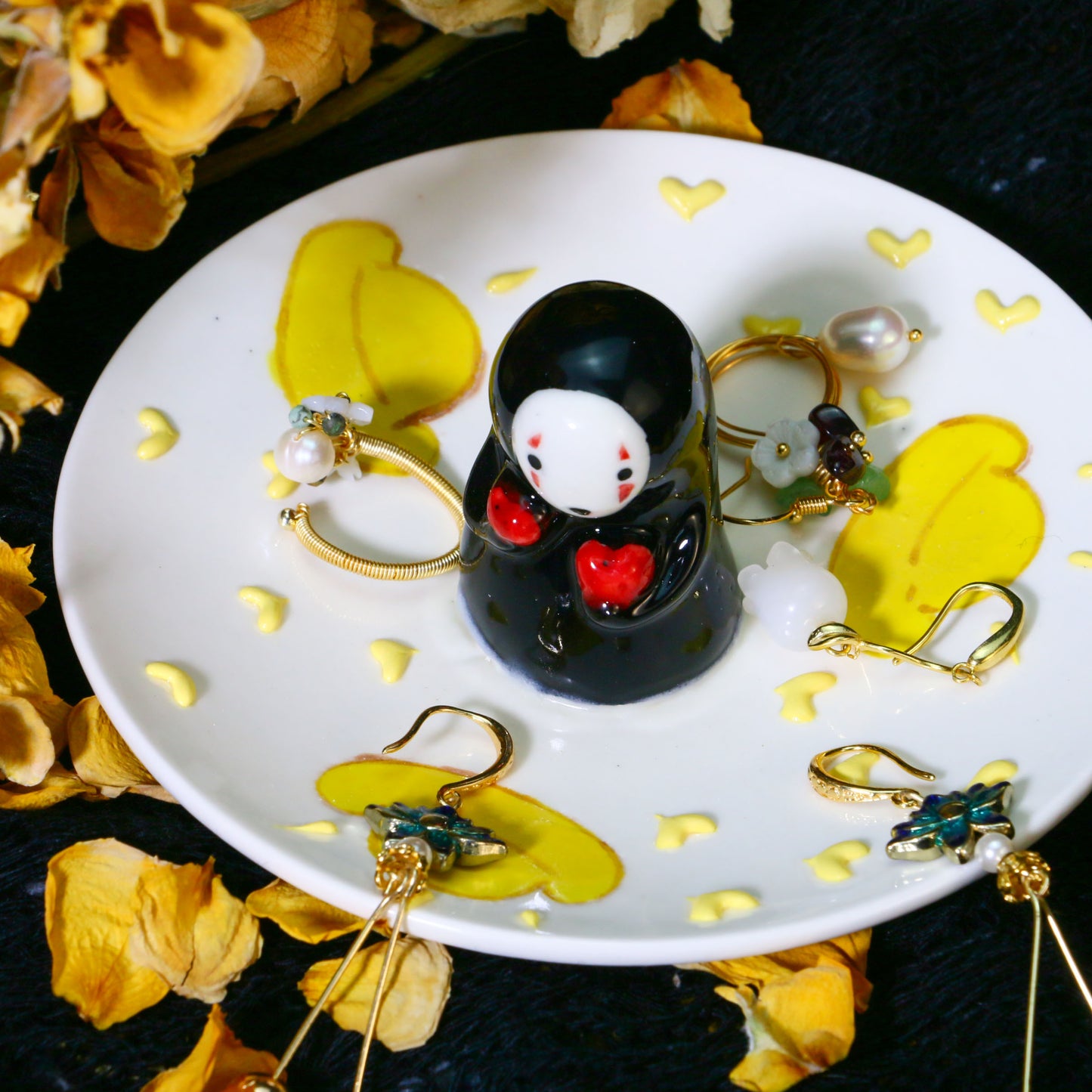 No Face Man Ring Dish, Handmade Figurine Trinket Dish, Anime Jewelry Tray with 3D Heart Design