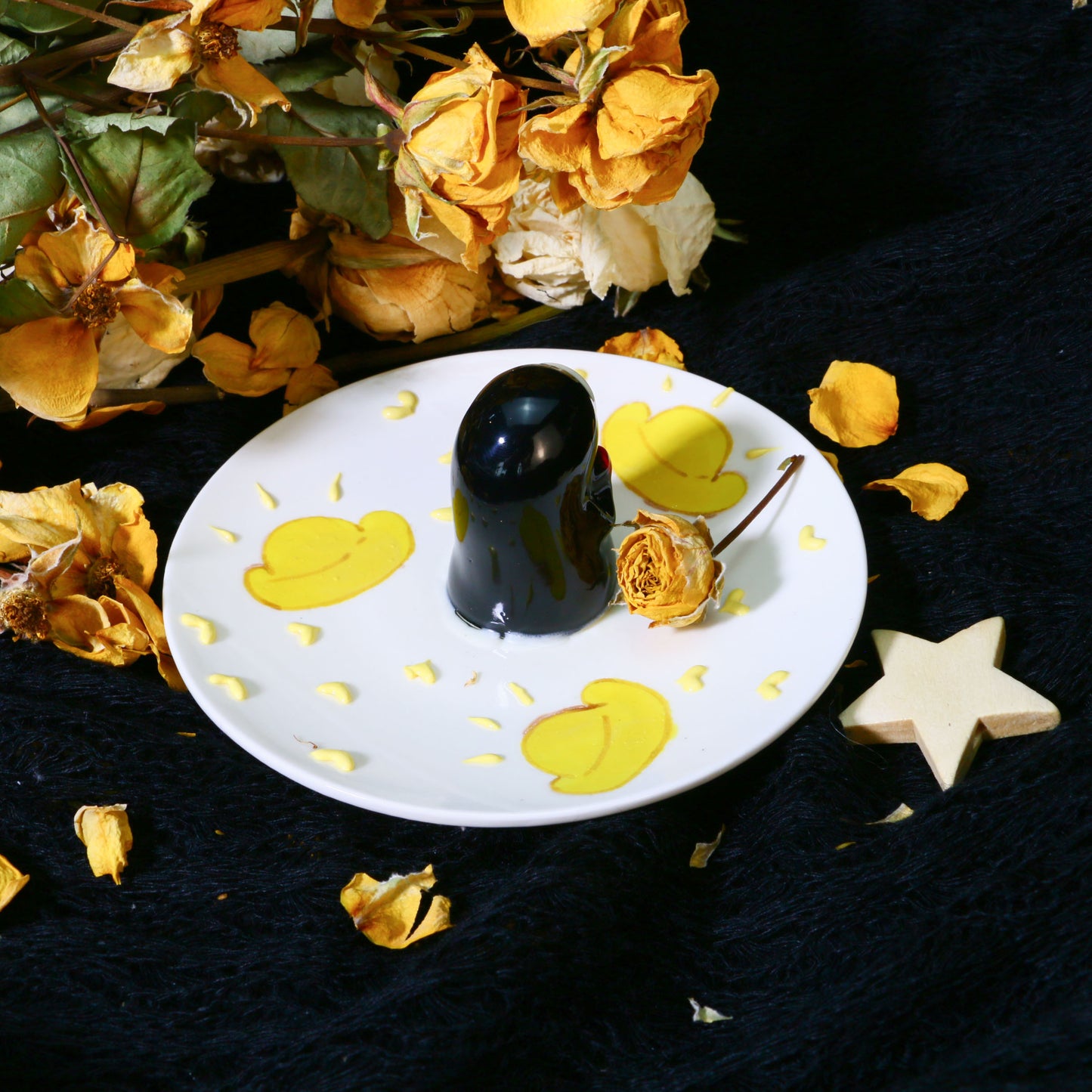 No Face Man Ring Dish, Handmade Figurine Trinket Dish, Anime Jewelry Tray with 3D Heart Design