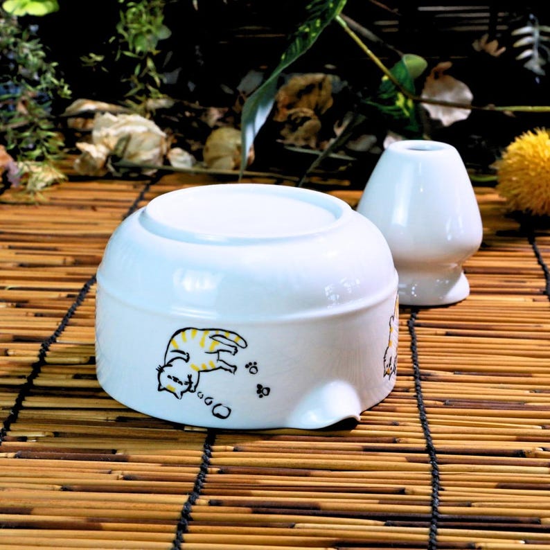 Handcrafted Ceramic Matcha Bowl with Cat Design —— Tea Set Gift