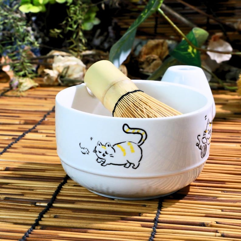 Handcrafted Ceramic Matcha Bowl with Cat Design —— Tea Set Gift