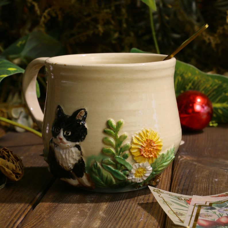 Custom Hand-Sculpted Pet Statue Mug – 3D Ceramic Portrait Cup with Floral Details